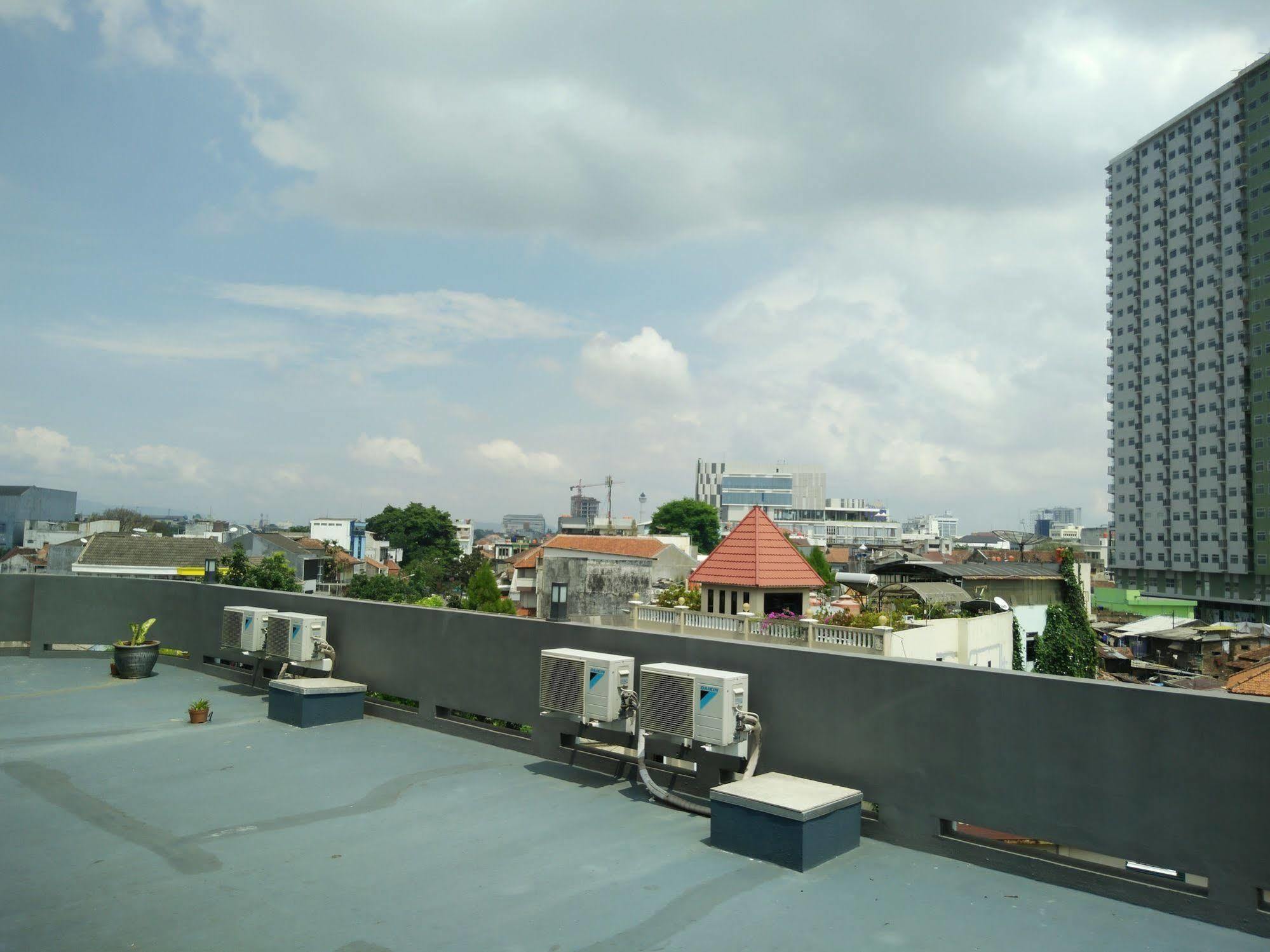 Sentra Inn Bandung Exterior photo